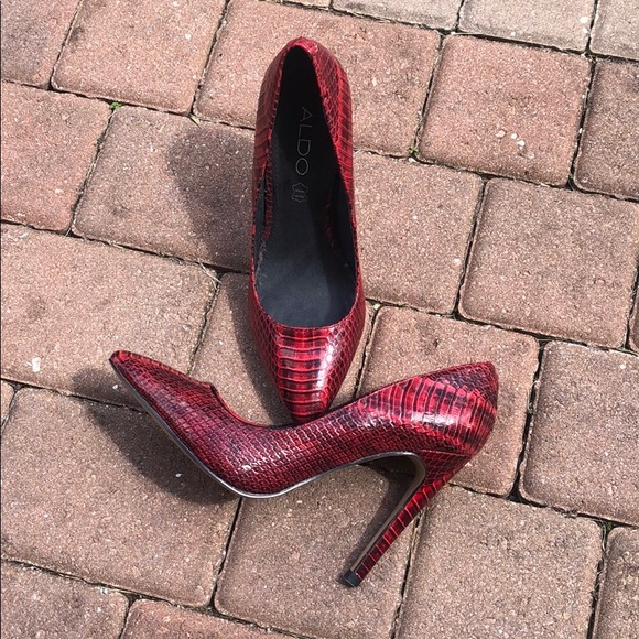 Aldo size 7 red and black snakeskin 5 in heel - Picture 2 of 4